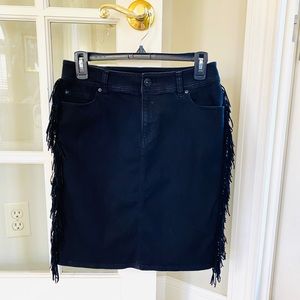 Skirt size 4